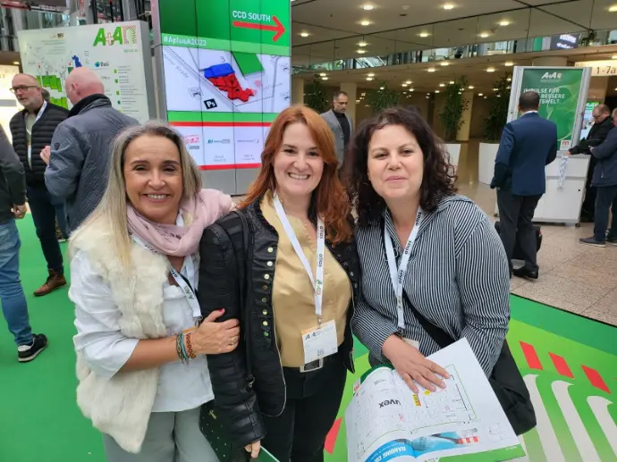 Amelia Antón y su equipo en la feria A+A en Düsseldor 